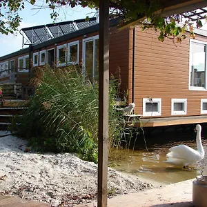 bb-houseboat-between-amsterdam-windmills.amsterdamhotelsnl.com/
